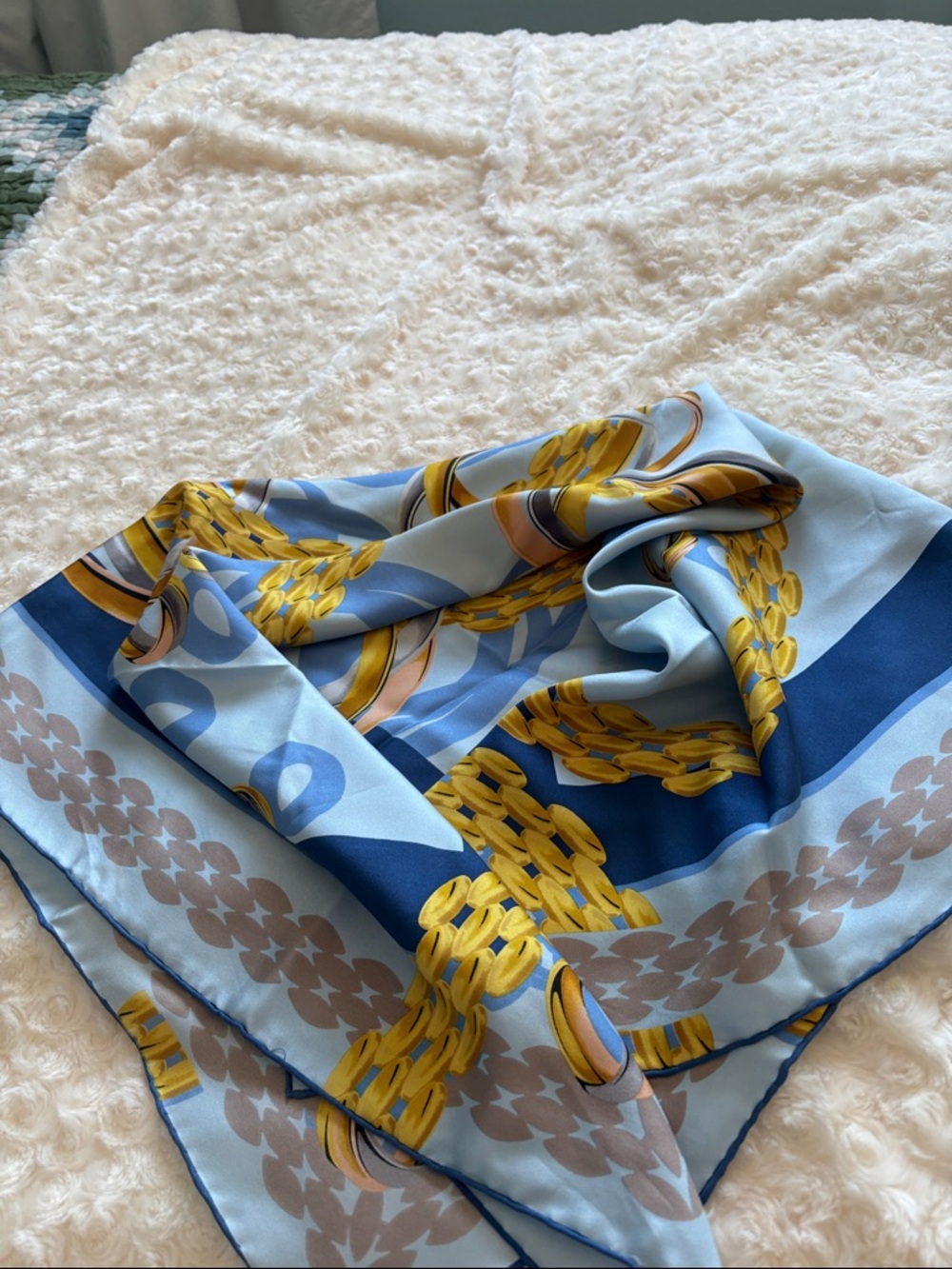 Authentic Cartier must de Cartier Blue and Gold Chain Print Silk Scarf NEW - Picture 8 of 9